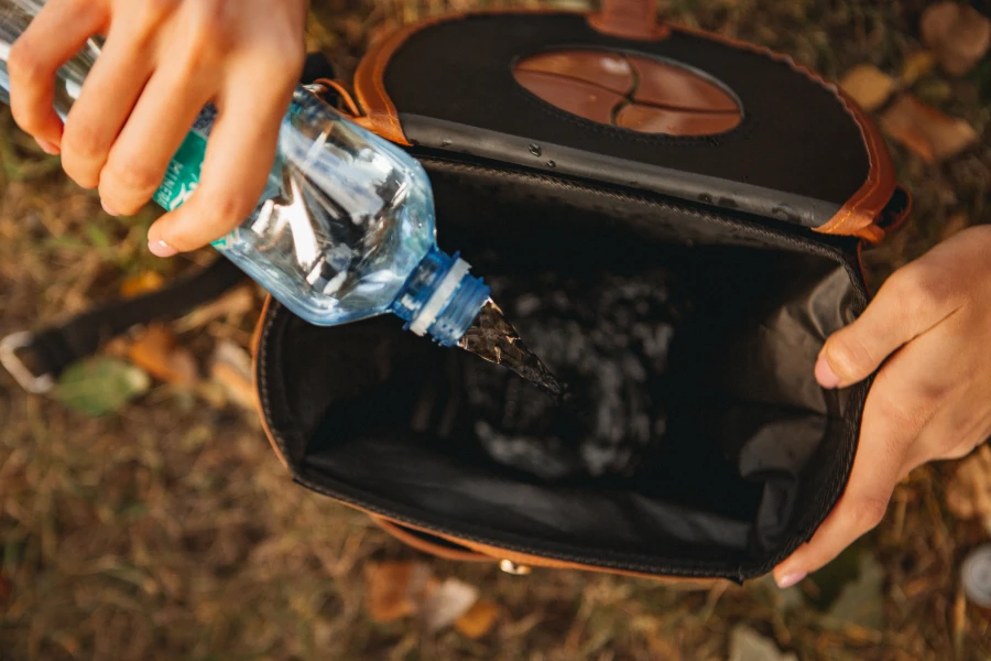 Car trash can with lid